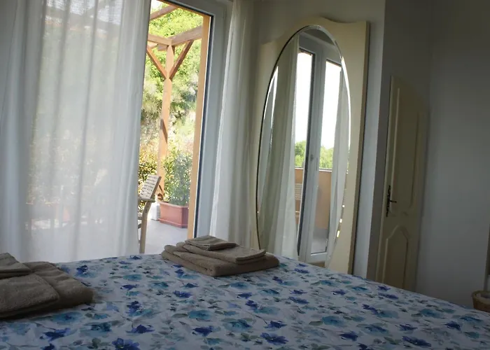 Zenestrin Alloggio per agriturismo *